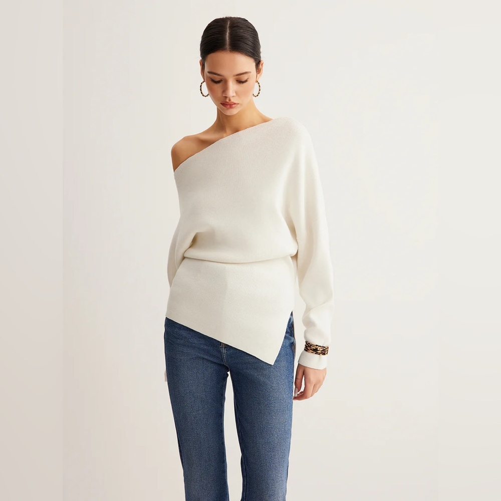 Commense Wool-Blend Asymmetrical Neck Knit Top
Size L